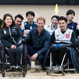 02. November 2019  Prinz Harry schaut sich aber nicht nur das Rugby-Finale an, sondern besucht in Tokio auch Rugby-Spieler beim Training. Das kann man nämlich auch im Rollstuhl spielen.