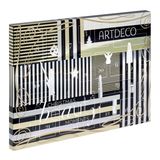 Vorfreude ist die schönste Freude! Mit dem Adventskalender von Artdeco können Sie mit 22 Originalprodukten und zwei Probeprodukten die Zeit vor Weihnachten glamourös genießen, kostet ca. 60 Euro. 