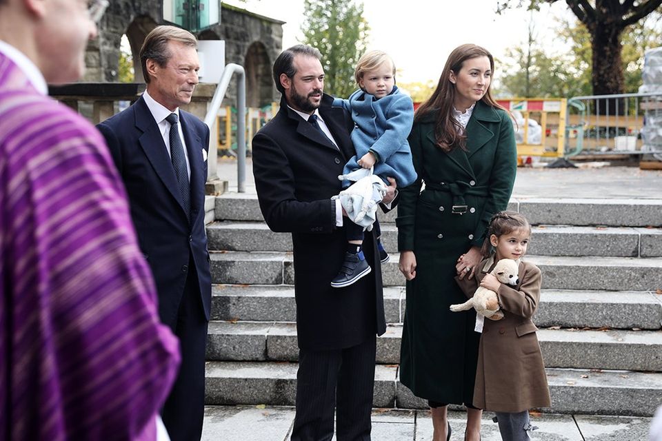 2. November 2019 Gemeinsam mit ihren Kindern Liam und Amalia nehmen Prinz Félix und Prinzessin Claire an einer Messe im Mariendom teil, um verstorbenen Mitgliedern der großherzoglichen Familie zu gedenken. 2. November 2019 Gemeinsam mit ihren Kindern Liam und Amalia nehmen Prinz Félix und Prinzessin Claire an einer Messe im Mariendom teil, um verstorbenen Mitgliedern der großherzoglichen Familie zu gedenken.