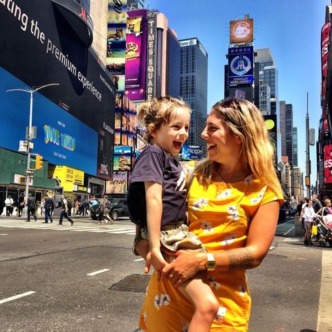 Janina Breitling und ihr Sohn Max in New York