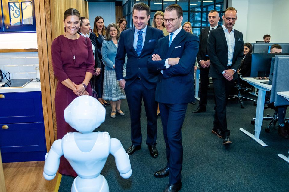 Prinzessin Victoria + Prinz Daniel: Victoria und Daniel besuchen das schwedische IT-Unternehmen Systems Verifications. Victoria und Daniel besuchen das schwedische IT-Unternehmen Systems Verifications.