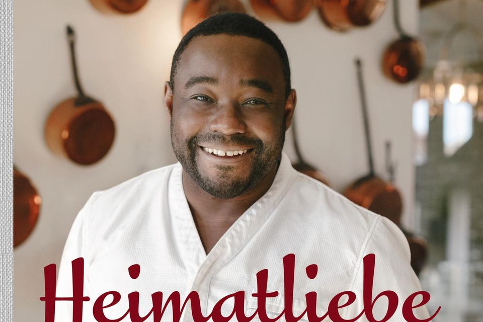 Gourmet: Deutschland, deine Töpfe! Maultaschen und Speckgugelhupf bedeuten für den schwäbischen TV- und Sterne- koch Nelson Müller ebenso Heimat wie Hamburger Pannfisch oder Thüringer Linsen- eintopf. Jetzt hat er die beliebtesten deutschen Klassiker erfrischend neu interpretiert. ("Heimatliebe", DK Verlag, 240 S., 24,95 Euro) Deutschland, deine Töpfe! Maultaschen und Speckgugelhupf bedeuten für den schwäbischen TV- und Sterne- koch Nelson Müller ebenso Heimat wie Hamburger Pannfisch oder Thüringer Linsen- eintopf. Jetzt hat er die beliebtesten deutschen Klassiker erfrischend neu interpretiert. ("Heimatliebe", DK Verlag, 240 S., 24,95 Euro)