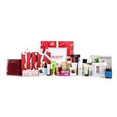 24 kleine Schönheits-Highlights aus dem QVC Beauty-Sortiment versüßen Ihnen die Zeit bis zum Heiligen Abend. Mit den beiliegenden Päckchen basteln Sie sich ganz leicht den Adventskalender selbst, kostet ca. 50 Euro. 