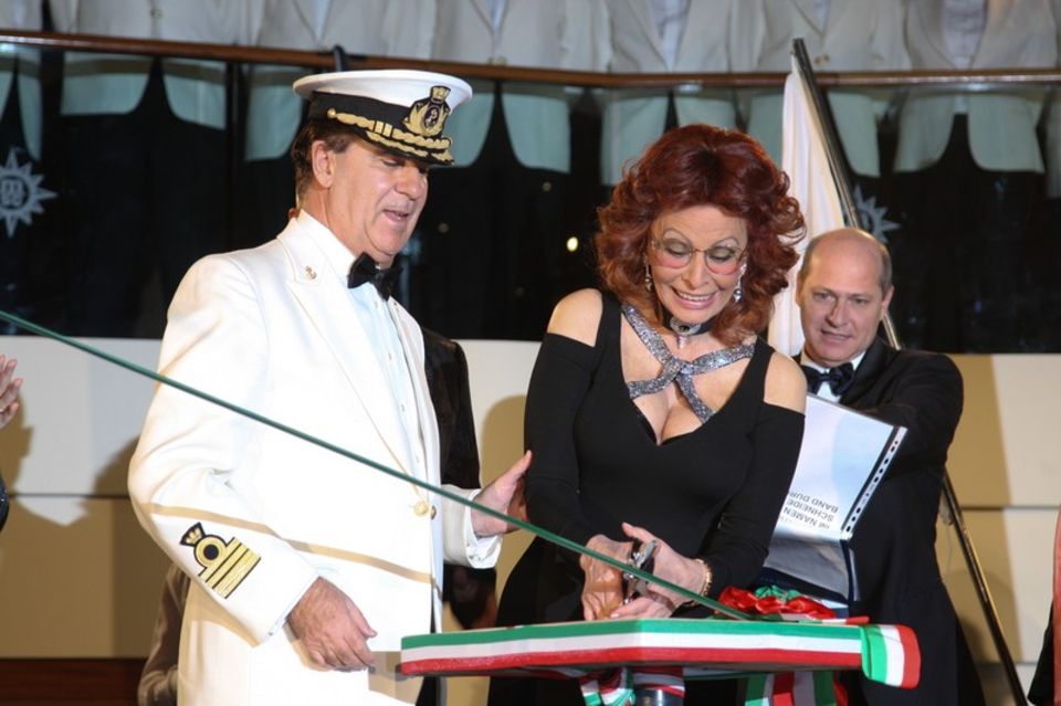 Sophia Loren: Sophia Loren bei der Taufe der MSC Magnifica im Jahr 2010 Sophia Loren bei der Taufe der MSC Magnifica im Jahr 2010