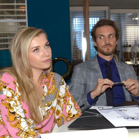 Brenda versucht ihre private Ebene zu Felix in der Firma auszunutzen