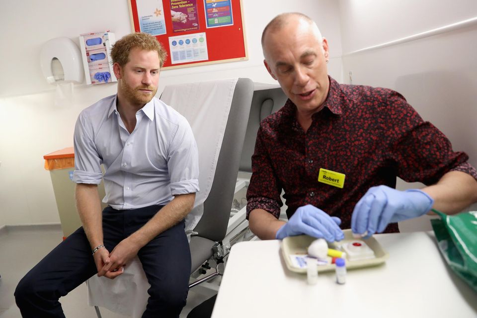 Prinz Harry machte 2016 einen HIV-Test. Dieser wurde live auf Facebook übertragen.