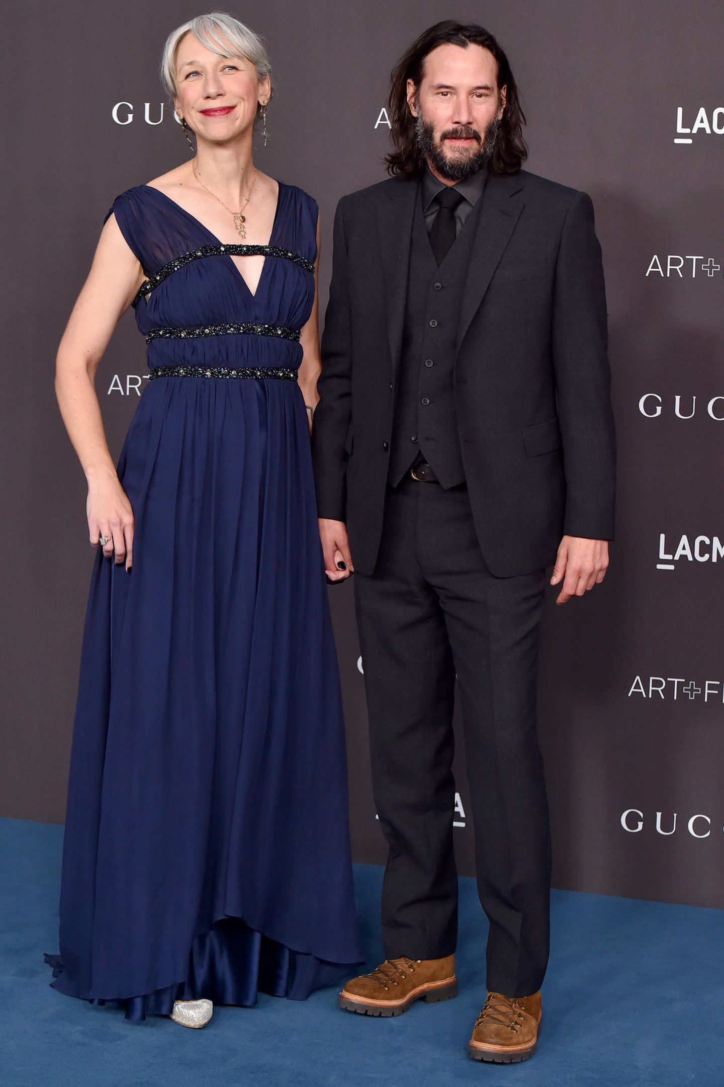 Bei der "LACMA Art + Film Gala" in Los Angeles präsentiert sich Keanu Reeves mit seiner Freundin auf dem roten Teppich. Und viele staunen nicht schlecht über die Begleitung des Schauspielers. Denn hier handelt es sich schließlich um die Oscar-Preisträgerin Helen Mirren. Oder doch nicht?