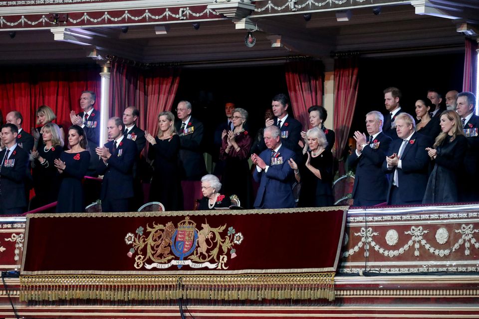 Die britische Königsfamilie in der Royal Albert Hall beim alljährlichen "Festival of Remembrance"