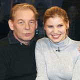 Ben Becker wird in der "NDR Talkshow"-Runde von seiner schönen Tochter Lilith begleitet. Trotz seines skandalträchtigen Lebens hat der Schauspieler ein sehr gutes Verhältnis zu seiner Tochter. Lilith, die in eine Schauspielfamilie hineingeboren wurde, wird Papa sogar bei seinem nächsten Stück unterstützen.
