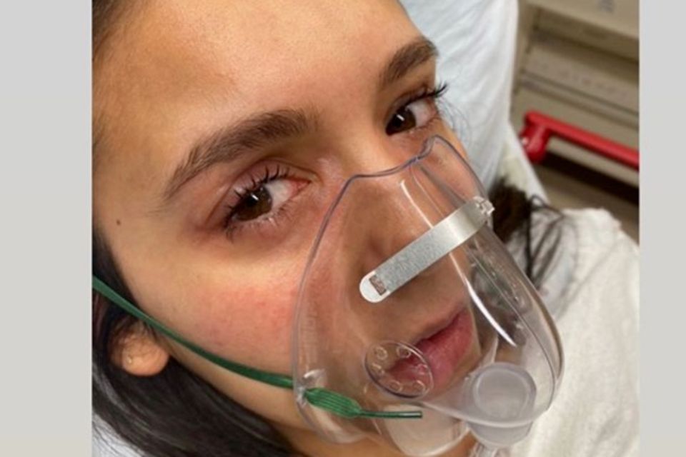 Nina Dobrev: Nina Dobrev zeigt sich mit Atemmaske auf Instagram. Nina Dobrev zeigt sich mit Atemmaske auf Instagram.
