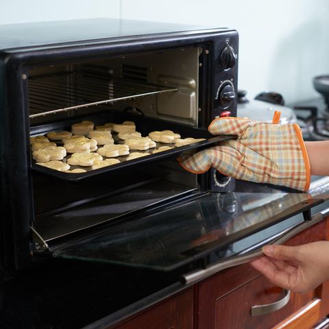So sieht der Backofen wieder aus wie neu | GALA.de