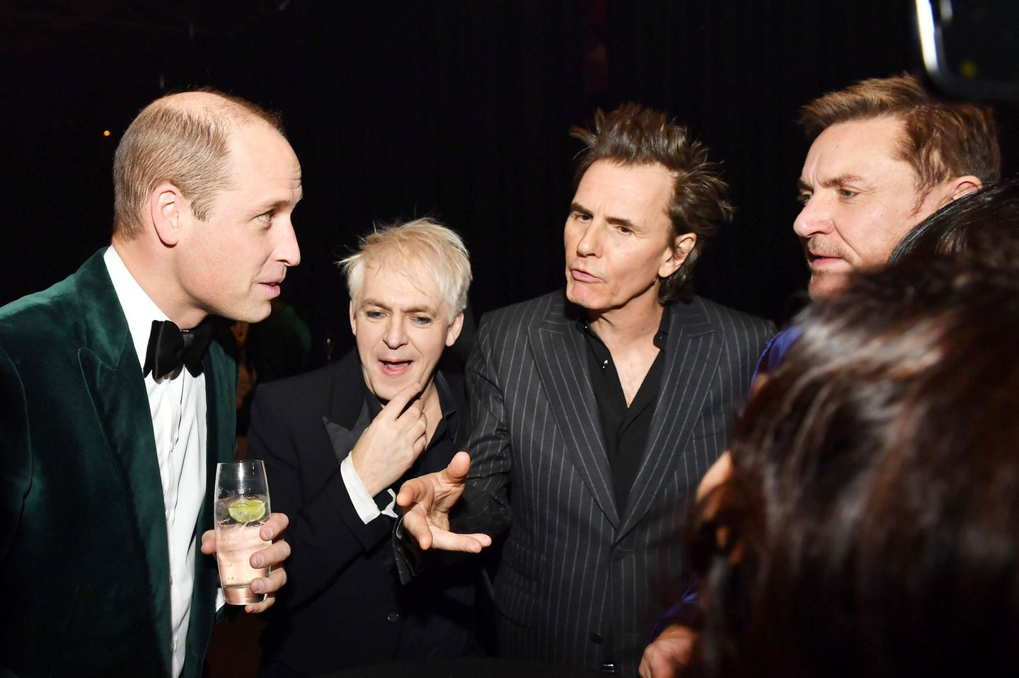 Auch für eine nette Unterhaltung mit der britischen Popband Duran Duran findet Prinz William während der Charity-Veranstaltung im Londoner Roundhouse Zeit.