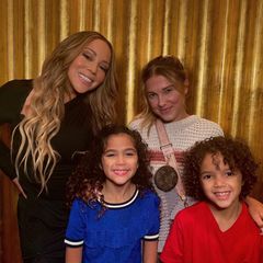 Die 8-jährigen Zwillinge von Mariah Carey können ihr Glück über die Begegnung mit Schauspielerin Millie Bobby Brown gar nicht fassen. Stolz strahlen Monroe und Moroccan für ein Erinnerungsfoto in die Kamera. 