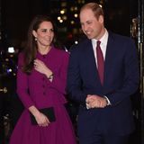 Zwei Jahre zuvor, im Februar 2017, ist Herzogin Kate zusammen mit ihrem Mann Prinz William in dem Zweiteiler für umgerechnet rund 3.000 Euro zu der Guild of Health Writers Conference erschienen.
