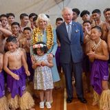 Prinz Charles + Herzogin Camilla: Nach der Kranzniederlegung gibt es im Gemeindezentrum "Wesley Community Centre" eine offizielle Willkommensfeier zu Ehren der royalen Gäste.