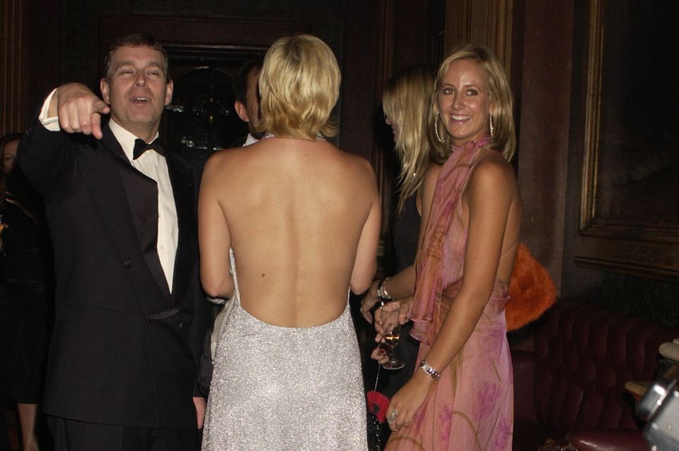 Prinz Andrew und Lady Victoria Hervey bei einer Party im Jahr 2002
