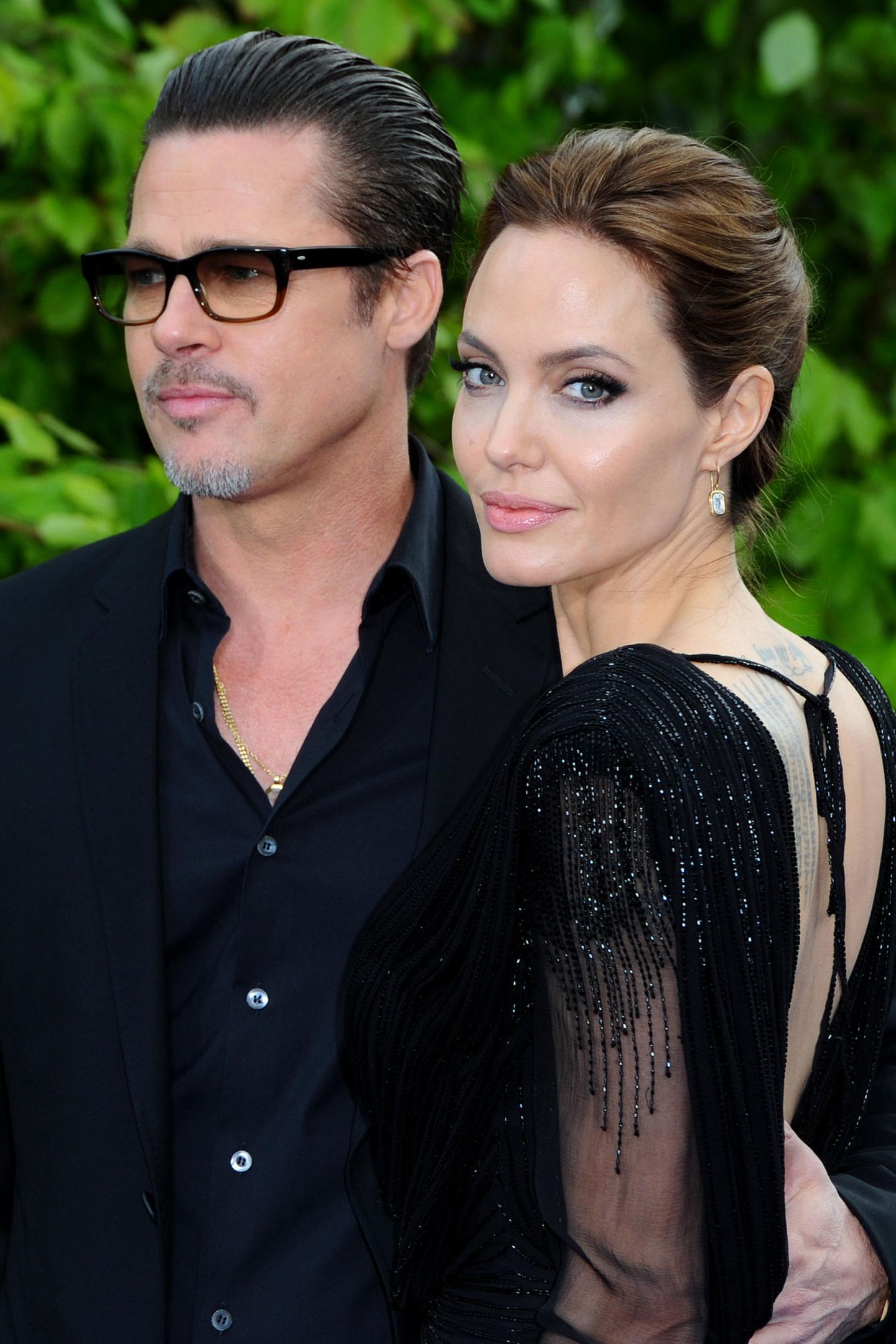 Auch wenn Angelina Jolie und Brad Pitt 2016 die Scheidung eingereicht haben, haben sie auch rund 13 glückliche Jahre miteinander verbracht. Das lag auch daran, dass die zwei Schauspieler sich gegenseitig Freiheiten ließen. Jolie sagte gegenüber "Das Neue": "Ich bezweifle, dass Treue für eine Beziehung absolut notwendig ist." Stattdessen wollten sie sich nie aneinander ketten. Ob ihnen die Beziehung durch die Hochzeit im Jahr 2014 doch zu eng wurde? 