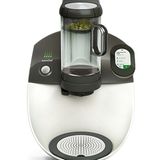 Von dieser Innovation wäre die Queen garantiert begeistert: Denn mit Temial präsentiert Vorwerk den ersten Teevollautomaten für losen Tee. Per Scan des Codes am Tee-Sachet bereitet die Temial-Teemaschine das perfekte Heißgetränk zu und unterstützt die Entfaltung des vollen Aromas – ein absolutes Must-have für die Tea-Time. Ca. 599 Euro.