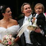 Als Verona Pooth ihrem Franjo 2005 im Stephansdom in Wien feierlich das Jawort gibt, ist ihr gemeinsamer Sohn Diego mit dabei. Auf Papas Arm stiehlt der aufgeweckte Zweijährige dem Brautpaar fast die Show.