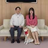 25. November 2019  Auch mit ihrem Vater Kaiser Naruhito und dem Familienhund wird ein gemeinsames Porträt aufgenommen. 