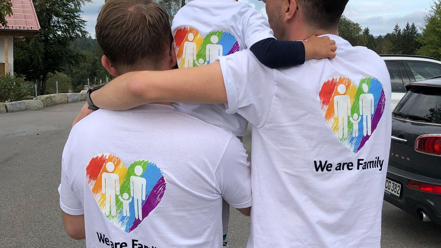 Familie: Eine Regenbogenfamilie berichtet von ihren Erlebnissen | GALA.de