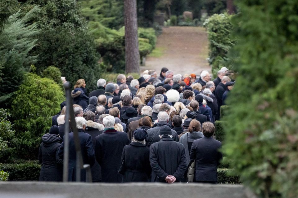 Fritz von Weizsäcker (†): Hunderte waren gekommen, um von Fritz von Weizsäcker Abschied zu nehmen Hunderte waren gekommen, um von Fritz von Weizsäcker Abschied zu nehmen