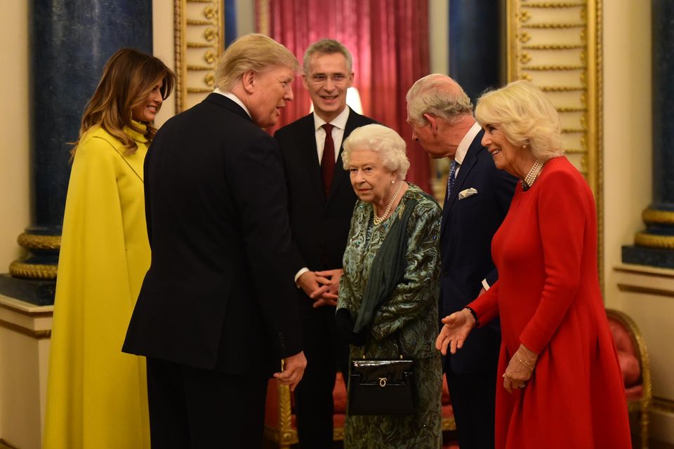 Queen Elizabeth empfängt an der Seite von Prinz Charles und Herzogin Camilla das US-Präsidentenpaar Donald und Melania Trump am 3. Dezember 2019 im Buckingham Palast.
