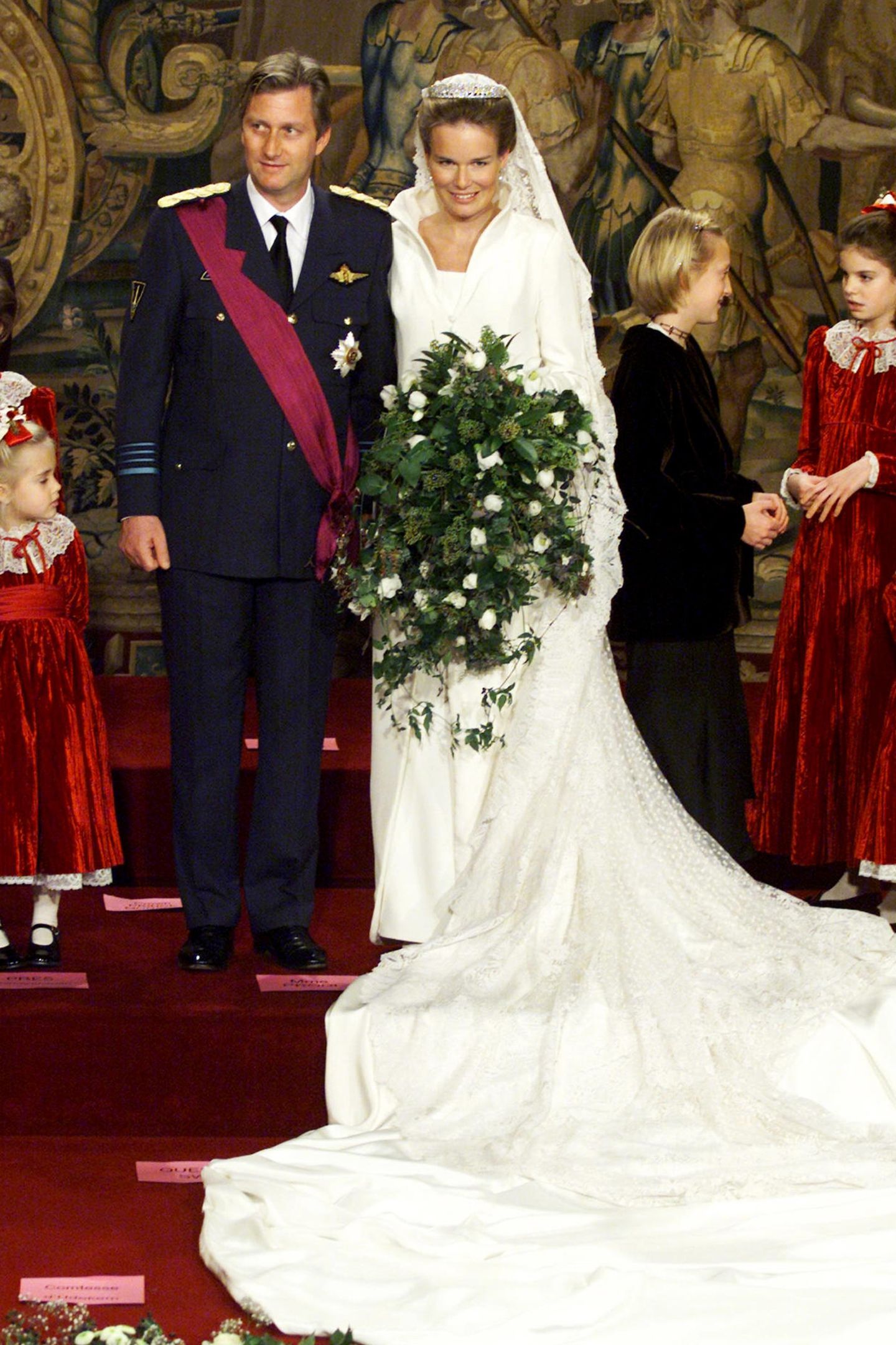 4. Dezember 2019  Königin Mathilde und König Philippe feiern heute bereits ihren 20. Hochzeitstag. Das Paar hat sich am 4. Dezember 1999 in der Brüsseler Kathedrale St. Michael und St. Gudula das Jawort gegeben. 