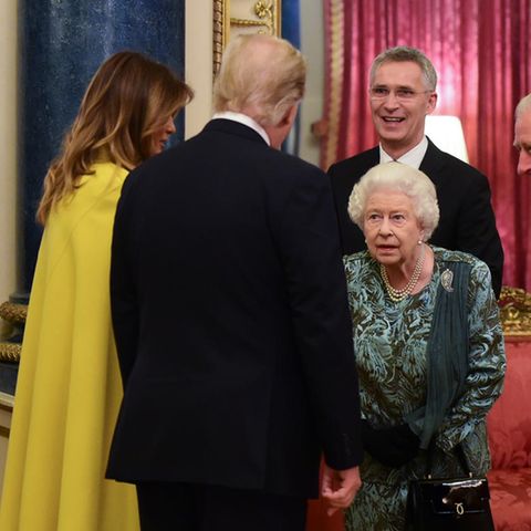 Melania Trump und Donald Trump werden von Queen Elizabeth am 3. Dezember 2019 im Palast begrüßt.