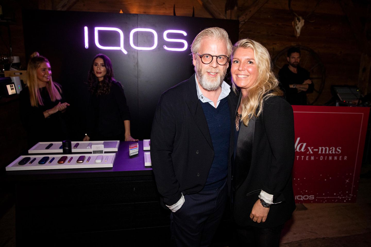 Jobst Schumacher (Philip Morris) und Astrid Bleeker (G+J) in der IQOS Lounge. 