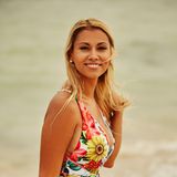 Seit einem Jahr ist Anna bereits Single und blickt auf drei Beziehungen zurück, die wegen unterschiedlicher Zukunftsvorstellungen in die Brüche gingen. Auf einen bestimmten Typ Mann steht die leidenschaftliche Restaurantmanagerin nicht, „für mich zählen vor allem innere Werte. Er sollte wie ich ein Familienmensch sein und mir auf Augenhöhe begegnen“. Mit ihrer Teilnahme beim Bachelor hofft Anna einen Mann zu finden, in den sie sich unsterblich verliebt und der ihr Temperament zu bändigen weiß. Ist Sebastian der Richtige?