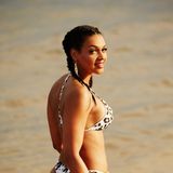 Loyalität, Treue und Vertrauen sind Jenny-Fleur, die deutsch-kamerunische Wurzeln hat, in einer Beziehung besonders wichtig. Außerdem sollte ihr Traummann groß und durchtrainiert sein. Seit drei Jahren ist die 26-Jährige schon Single - Zeit, dem ein Ende zu setzen. Den Bachelor will sie deshalb nicht zuletzt mit mindestens „zwei guten Argumenten“ von sich überzeugen. Werden diese bei Sebastian ihre Schlagkraft haben?