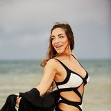WG-erprobt ist die Kölnerin dank ihrer 5er-WG zwar. Dennoch hat die temperamentvolle Südländerin keinen Zweifel daran, dass es in der Villa auch mal krachen könnte: Judith, die neben ihrem Wirtschaftsrecht-Studium als Content Creator Hobby und Gelderwerb vereint, beschreibt sich selbst als sehr eifersüchtig. Sie sagt, „mein Ziel ist es, mich bei „Der Bachelor“ zu beherrschen und den Umgang mit meiner Eifersucht zu lernen“ Ihr Traummann sollte neben einer guten Erziehung auch gern einen Dreitagebart und trainierten Körper mitbringen. Dann ist Judith für ihn bereit, auch noch die Sprache der Liebe zu lernen.