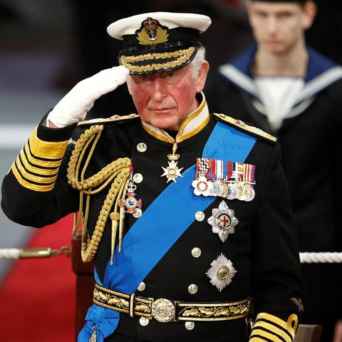 Herzogin Camilla und Prinz Charles bei der Schiffstaufe der HMS Prince of Wales