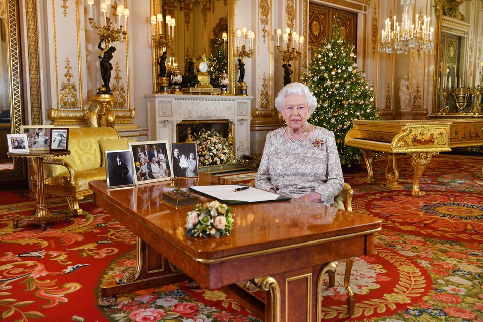 Queen Elizabeth meldete sich bei ihrer Weihnachtsrede 2018 aus dem White Drawing Room im Buckingham Palast.