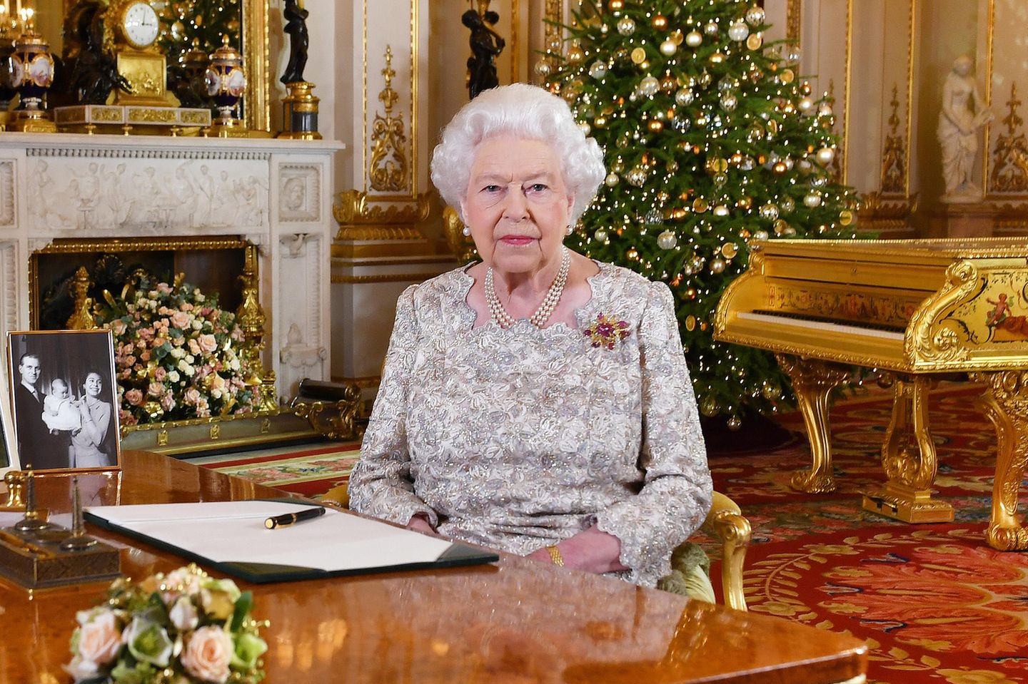 Queen Elizabeth Weihnachtsoutfit Steht Zwei Monate Vorher Fest Gala De