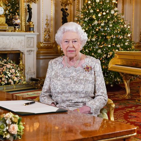 Queen Elizabeth II bei ihrer Weihnachtsansprache 2018 im White Drawing Room des Buckingham Palasts. 