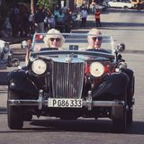 Das ungewohnt lässige Bild von Prinz Charles und Herzogin Camilla entstand während ihrer Karibikreise auf Havanna. Losgelöster könnte der Weihnachtsgruß der beiden nicht sein. 