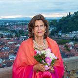 2019  Das offizielle Foto zum 76. Geburtstag von Königin Silvia zeigt sie strahlend vor der Kulisse ihrer Heimatstadt Heidelberg.