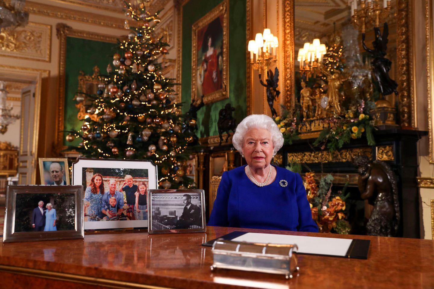 Queen Elizabeth bei ihrer Weihnachtsrede 2019 auf Schloss Windsor.