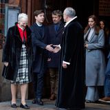 25. Dezember 2019  Am ersten Weihnachtsfeiertag besucht die dänische Königsfamilie gemeinsam den Gottesdienst in der Domkirche in Aarhus. Neben seiner Großmutter Königin Margrethe gibt Prinz Christian dem Pastor beim Verlassen die Hand, gefolgt von seinen Eltern Prinz Frederik und Prinzessin Mary.