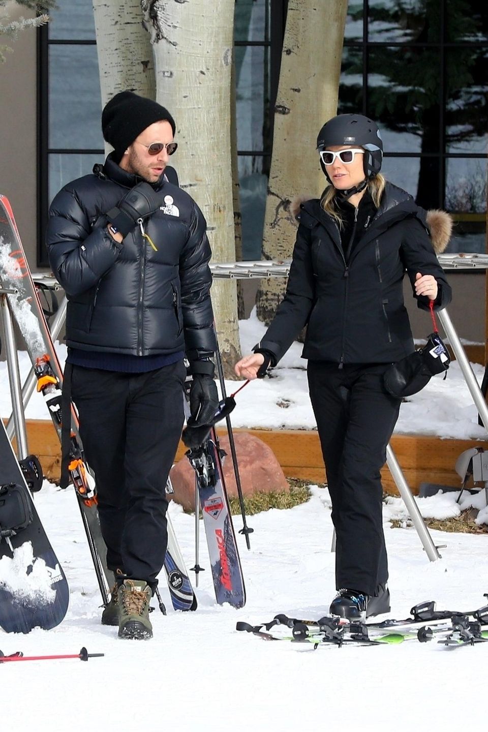 Auch zu Ex-Ehemann Chris Martin pflegt Gwyneth Paltrow eine freundschaftliche Beziehung. Mit den gemeinsamen Kindern verbringen die Schauspielerin und der Musiker eine gute Zeit beim Skifahren im noblen Aspen.