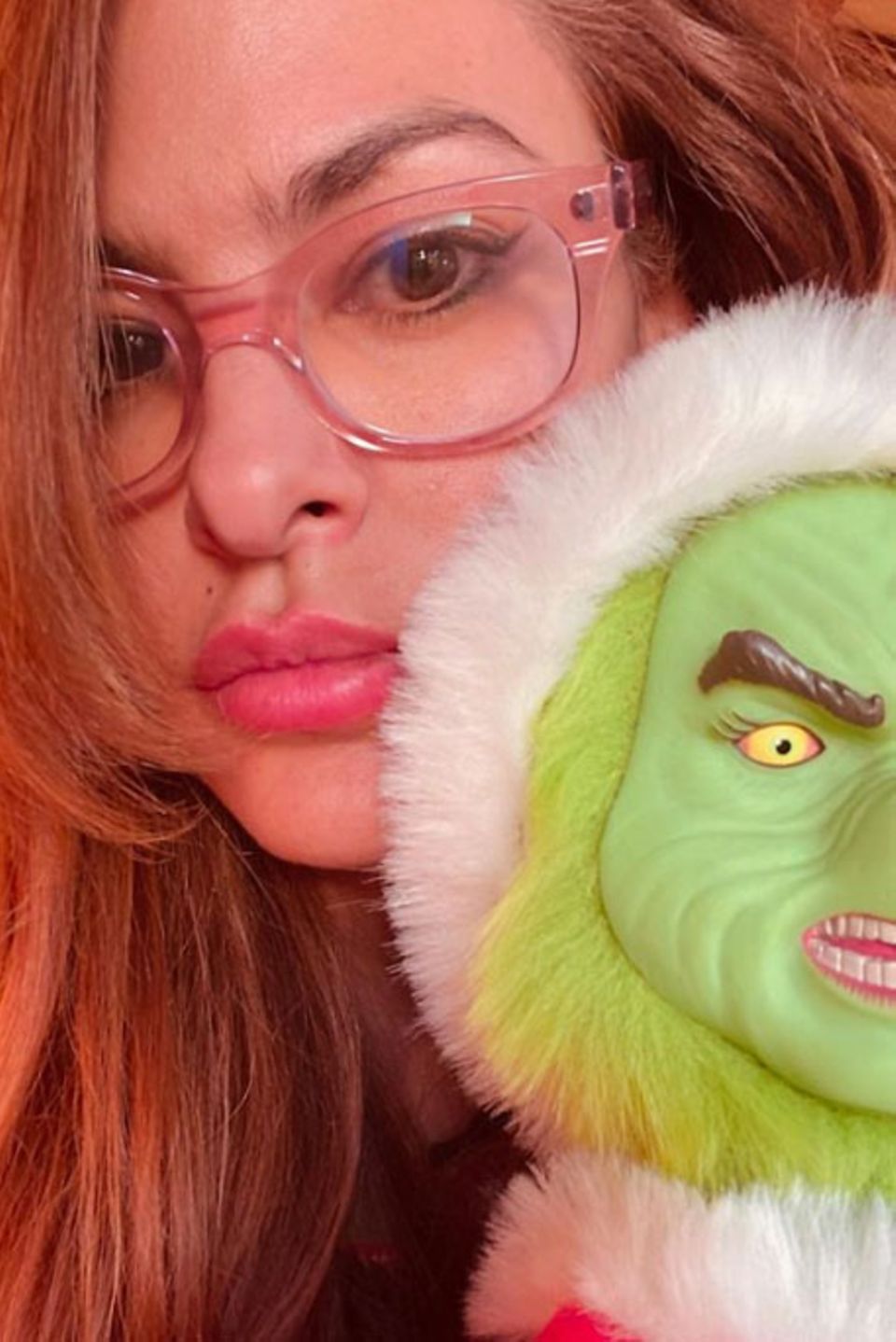 29. Dezember 2019 "Post-Weihnachts-Koma" schreibt Eva Mendes zu diesem mürrischen Instagram-Selfie mit grüner Grinch-Maske. Wir sind froh, dass die schöne Schauspielerin auch nur ein Mensch ist, der sich nach den Feiertagen einfach ein Bisschen Ruhe wünscht. 29. Dezember 2019 "Post-Weihnachts-Koma" schreibt Eva Mendes zu diesem mürrischen Instagram-Selfie mit grüner Grinch-Maske. Wir sind froh, dass die schöne Schauspielerin auch nur ein Mensch ist, der sich nach den Feiertagen einfach ein Bisschen Ruhe wünscht.