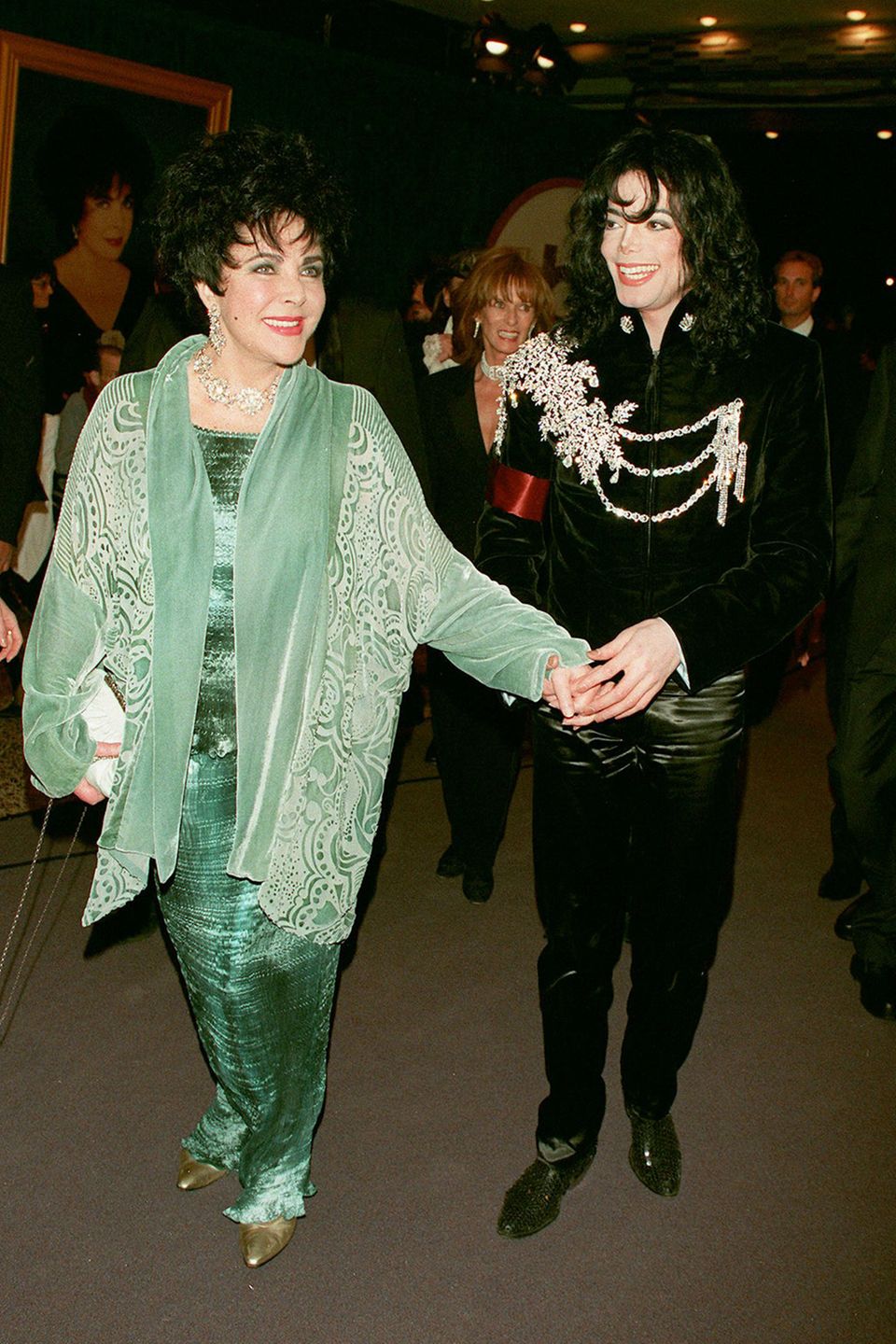 1997: Michael Jackson im besagten Jackett bei der Geburtstagsfeier von Schauspielerin Elizabeth Taylor.