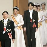 2. Januar 2020  Einen feierlichen Anblick bietet die japanische Kaiserfamilie, als sie zum Neujahresempfang durch den Kaiserpalast in Tokio schreitet. Kaiser Naruhito und Kaiserin Masako gehen der Zeremonie voran, gefolgt vom Prinzenpaar Akishino und ihren Töchtern. 