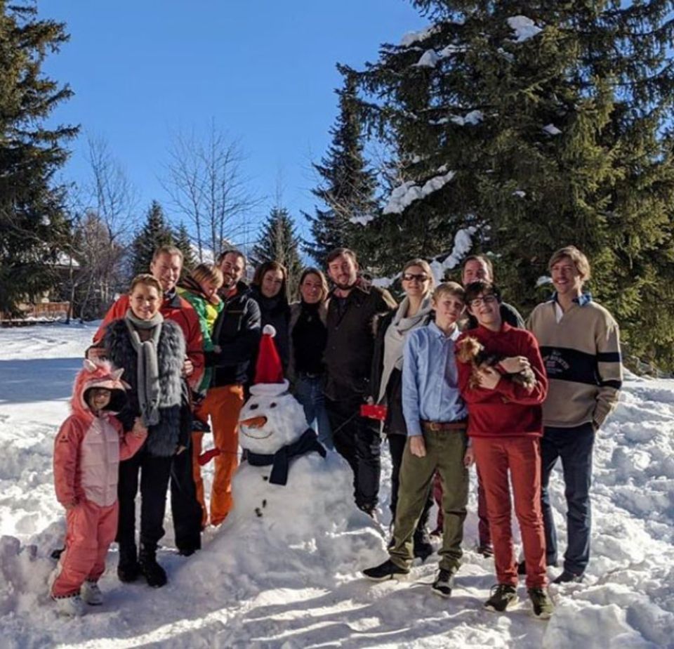 2. Januar 2020 Großherzog Henri und seine Frau Maria Teresa von Luxemburg starten das Jahr im Kreise der Familie. Zusammen mit ihren Kindern und Enkelkindern verbringen sie eine schöne Auszeit in der winterlichen Schweiz, Schneemann-Bauen inklusive. 2. Januar 2020 Großherzog Henri und seine Frau Maria Teresa von Luxemburg starten das Jahr im Kreise der Familie. Zusammen mit ihren Kindern und Enkelkindern verbringen sie eine schöne Auszeit in der winterlichen Schweiz, Schneemann-Bauen inklusive.
