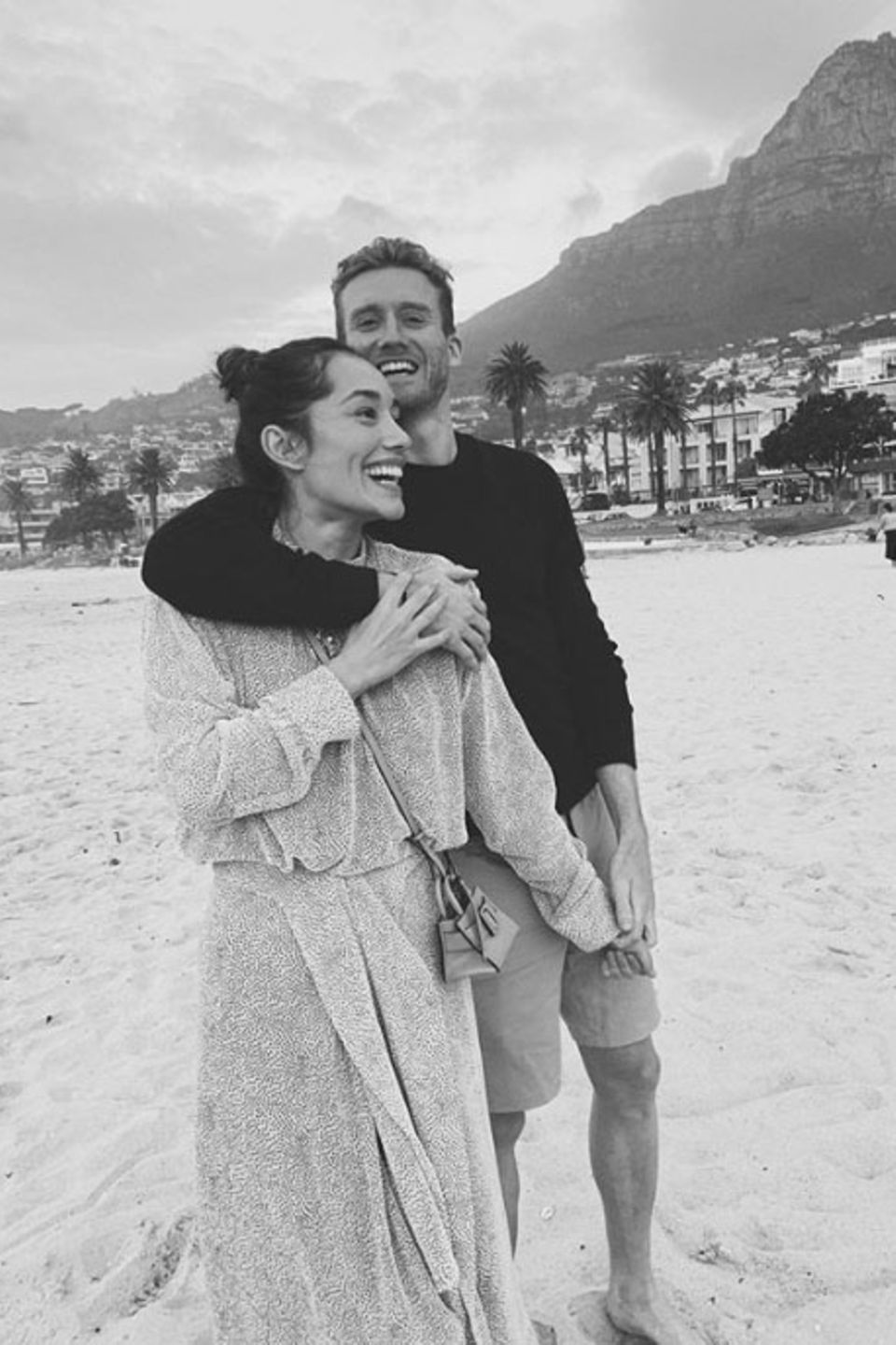 8. Januar 2020 Super happy zeigen sich die "Lovebirds" Anna und André Schürrle am Strand von Kapstadt. 8. Januar 2020 Super happy zeigen sich die "Lovebirds" Anna und André Schürrle am Strand von Kapstadt.