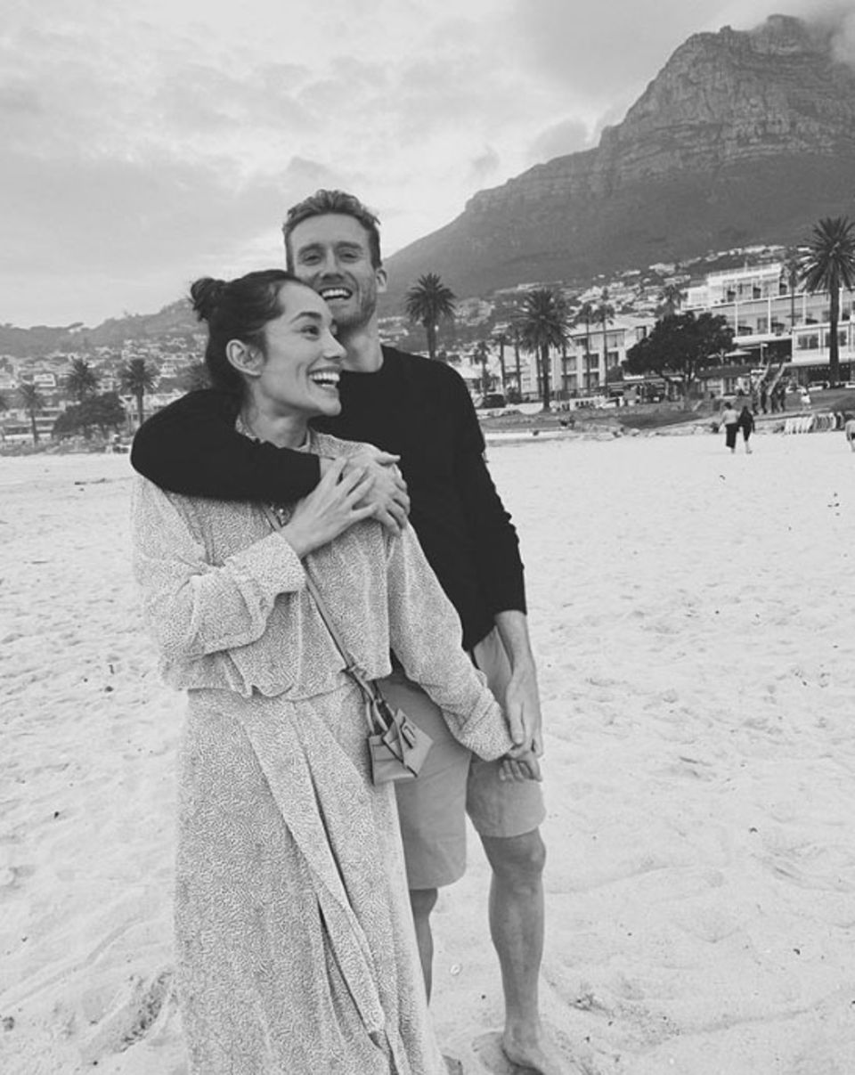 8. Januar 2020 Super happy zeigen sich die "Lovebirds" Anna und André Schürrle am Strand von Kapstadt. 8. Januar 2020 Super happy zeigen sich die "Lovebirds" Anna und André Schürrle am Strand von Kapstadt.