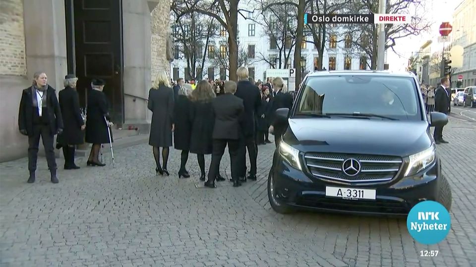 Die royale Familie posiert für die anwesenden Fotografen. 