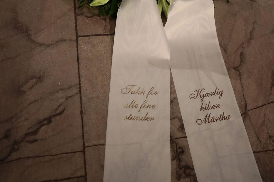 Prinzessin Märtha Louise dankt per Blumenkrank für alle "guten Stunden".